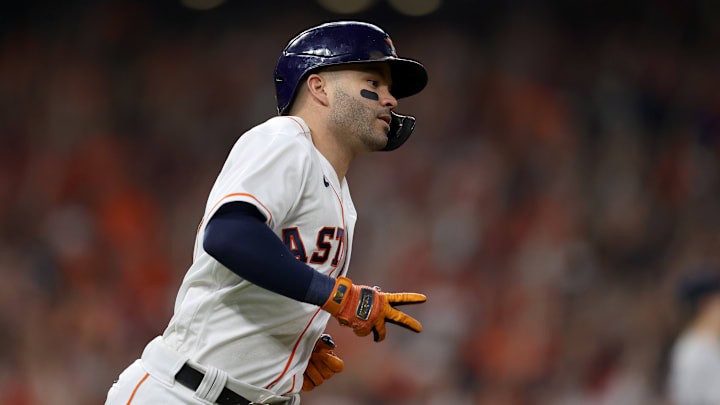 José Altuve estuvo involucrado en las tres primeras carreras que anotaron los Astros el viernes 