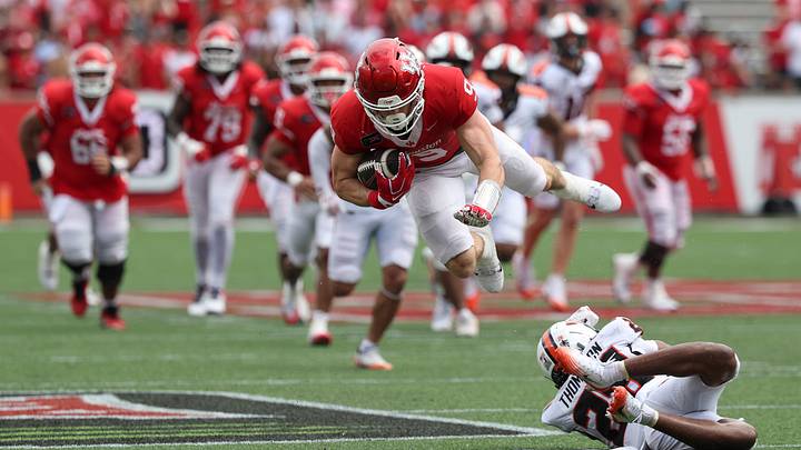 Sep 5, 2026; Houston, Texas, USA; Houston Cougars tight end Patrick Overmyer (9) leaps after making a reception during the fourth quarter against the Oregon State Beavers at TDECU Stadium. Mandatory Credit: Troy Taormina-Imagn Images Sep 5, 2026; Houston, Texas, USA; Houston Cougars tight end Patrick Overmyer (9) leaps after making a reception during the fourth quarter against the Oregon State Beavers at TDECU Stadium. Mandatory Credit: Troy Taormina-Imagn Images
