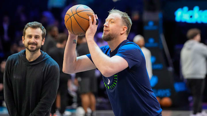 Minnesota Timberwolves shooting guard Joe Ingles warms up prior to the game against the Brooklyn Nets at Barclays Center in New York on April 3, 2025.
