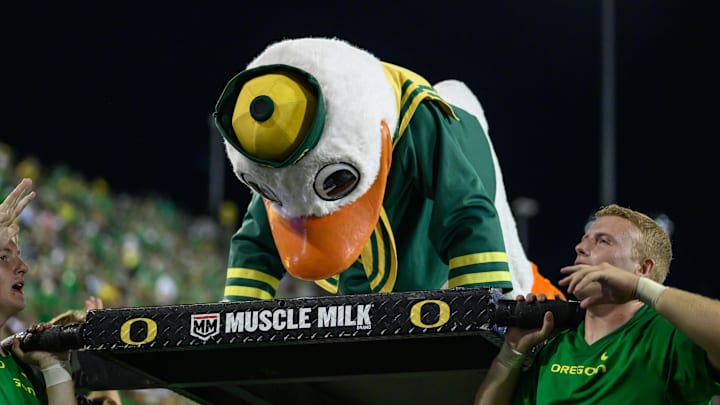 Sep 16, 2023; Eugene, Oregon, USA;  Oregon Ducks mascot The Duck does pushups during the fourth quarter against the Hawaii Warriors at Autzen Stadium. Mandatory Credit: Craig Strobeck-Imagn Images