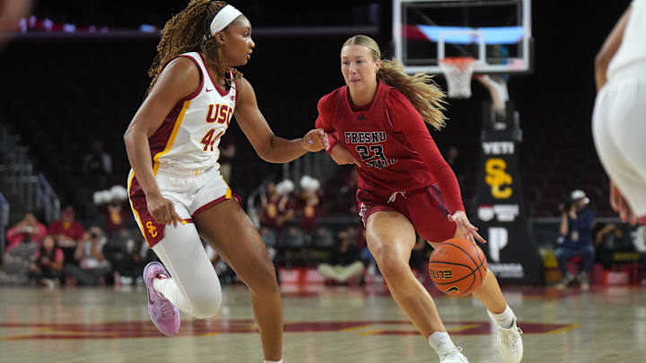  Newest Duck Mia Jacobs put up 18.3 points a game and 10 rebounds for Fresno State last year. She's a senior from Perth, Australia with international experience who shot 38% from three.