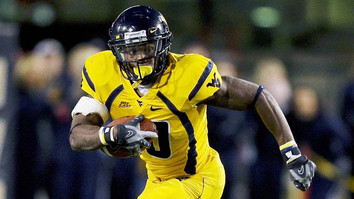 Dec 1, 2007, Morgantown, WV, USA; West Virginia Mountaineers running back (10) Steve Slaton runs in the Mountaineers 13-9 loss to the Pittsburgh Panthers at Mylan Puskar Stadium. Duhart recovered the fumble. Mandatory Credit: Bob Donnan-Imagn Images Dec 1, 2007, Morgantown, WV, USA; West Virginia Mountaineers running back (10) Steve Slaton runs in the Mountaineers 13-9 loss to the Pittsburgh Panthers at Mylan Puskar Stadium. Duhart recovered the fumble. Mandatory Credit: Bob Donnan-Imagn Images