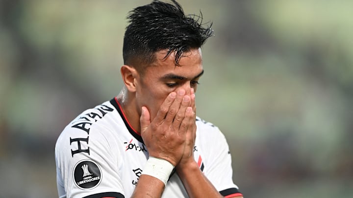 Contratado após se destacar no Red Bull Bragantino, Cuello estreou pelo Furacão e foi titular
