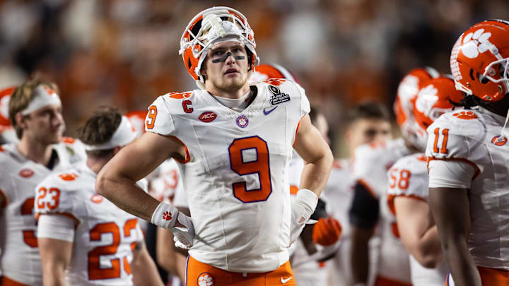 Dec 21, 2024; Austin, Texas, USA; Clemson Tigers tight end Jake Briningstool (9) against the Texas Longhorns during the CFP National playoff first round at Darrell K Royal-Texas Memorial Stadium. 