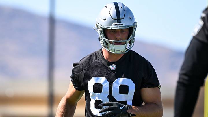 Las Vegas Raiders tight end Brock Bowers (89) warms up during organized team activities at Intermountain Health Performance Center. Mandatory Credit: Candice Ward-Imagn Images