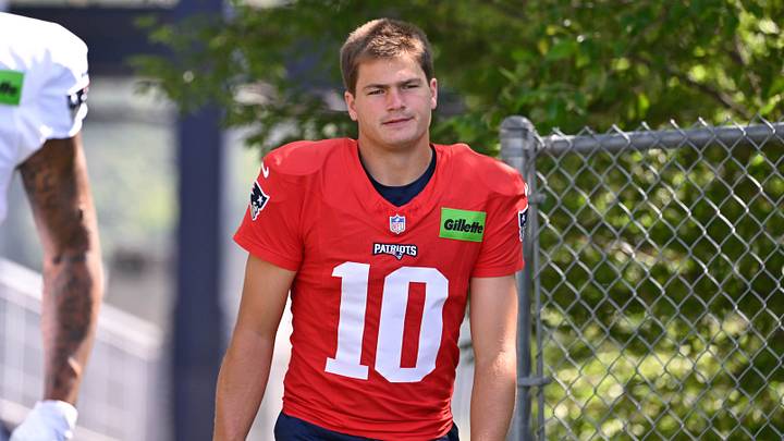 Jul 28, 2025; Foxborough, MA, USA; New England Patriots quarterback Drake Maye (10) heads to the practice fields for training camp at Gillette Stadium. Mandatory Credit: Eric Canha-Imagn Images Jul 28, 2025; Foxborough, MA, USA; New England Patriots quarterback Drake Maye (10) heads to the practice fields for training camp at Gillette Stadium. Mandatory Credit: Eric Canha-Imagn Images