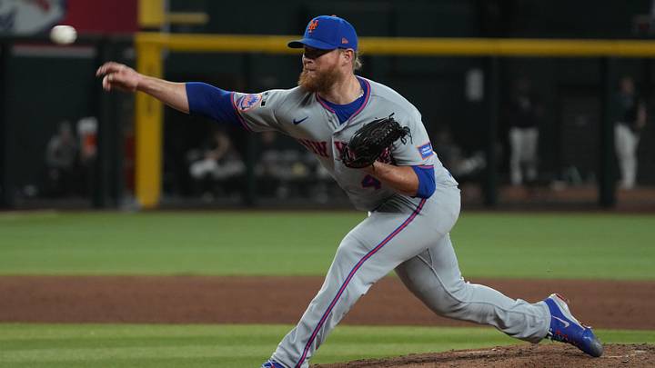 May 9, 2026; Phoenix, Arizona, USA; New York Mets pitcher Craig Kimbrel (46) throws against the Arizona Diamondbacks in the ninth inning at Chase Field. Mandatory Credit: Rick Scuteri-Imagn Images