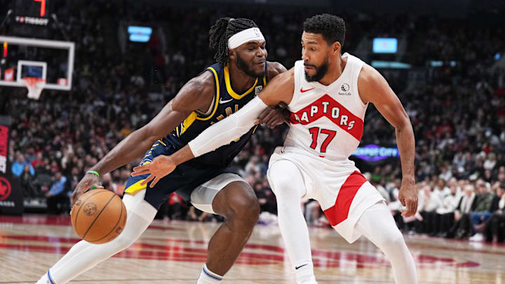 Nov 18, 2024; Toronto, Ontario, CAN; Indiana Pacers forward Jarace Walker (5) and Toronto Raptors forward Garrett Temple (17) battle for the ball during the second quarter at Scotiabank Arena. Mandatory Credit: Nick Turchiaro-Imagn Images Nov 18, 2024; Toronto, Ontario, CAN; Indiana Pacers forward Jarace Walker (5) and Toronto Raptors forward Garrett Temple (17) battle for the ball during the second quarter at Scotiabank Arena. Mandatory Credit: Nick Turchiaro-Imagn Images