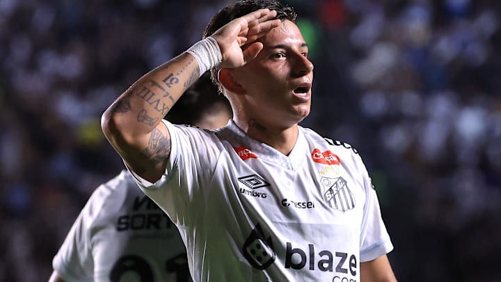 Álvaro Barreal foi um dos destaques do Santos no clássico