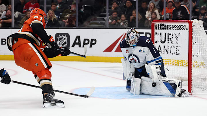The Anaheim Ducks are home favorites against the Jets.