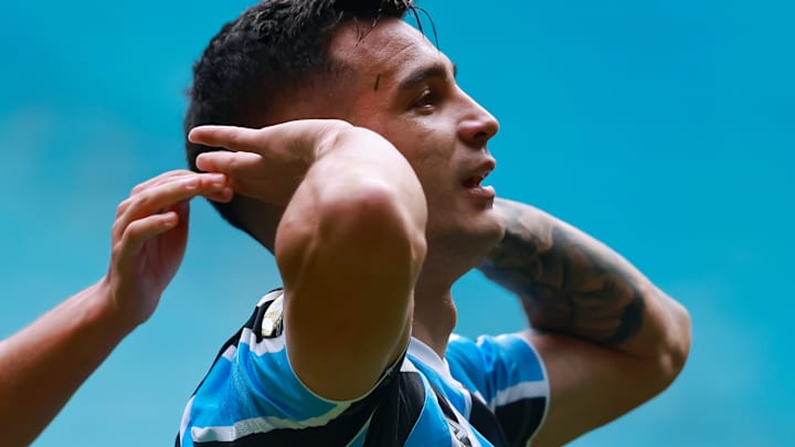 Cristaldo deve seguir no time titular