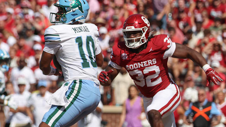 Sep 14, 2024; Norman, Oklahoma, USA; Oklahoma Sooners defensive lineman R Mason Thomas (32) chases Tulane Green Wave quarterback Darian Mensah (10) during the first half at Gaylord Family-Oklahoma Memorial Stadium. Mandatory Credit: Kevin Jairaj-Imagn Images Sep 14, 2024; Norman, Oklahoma, USA; Oklahoma Sooners defensive lineman R Mason Thomas (32) chases Tulane Green Wave quarterback Darian Mensah (10) during the first half at Gaylord Family-Oklahoma Memorial Stadium. Mandatory Credit: Kevin Jairaj-Imagn Images