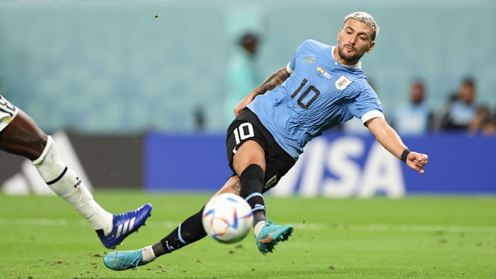 Meia, com um chute de primeira, fez belo gol contra Gana