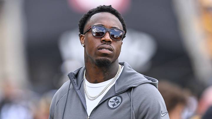 Sep 13, 2026; Pittsburgh, Pennsylvania, USA; Pittsburgh Steelers cornerback Joey Porter Jr. watches the action during a game against the Atlanta Falcons at Acrisure Stadium. Mandatory Credit: Barry Reeger-Imagn Images Sep 13, 2026; Pittsburgh, Pennsylvania, USA; Pittsburgh Steelers cornerback Joey Porter Jr. watches the action during a game against the Atlanta Falcons at Acrisure Stadium. Mandatory Credit: Barry Reeger-Imagn Images