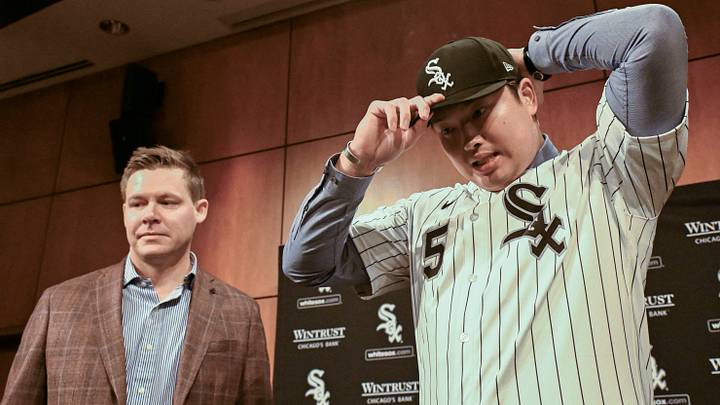 Dec 22, 2025; Chicago, Il, USA;  New Chicago White Sox player Munetaka Murakami, right, dons his hat with General Manager Chris Getz, left,  during a press conference  where he was introduced at Rate Field. Mandatory Credit: Matt Marton-Imagn Images
