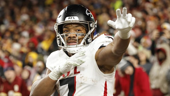 Atlanta Falcons running back Bijan Robinson (7) celebrates after scoring a touchdown against the Washington Commanders during the first half at Northwest Stadium. Atlanta Falcons running back Bijan Robinson (7) celebrates after scoring a touchdown against the Washington Commanders during the first half at Northwest Stadium.