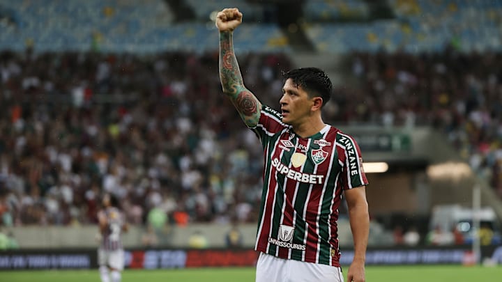 Fluminense e Flamengo duelam pelo Campeonato Carioca