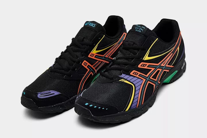 Stefon Diggs' black and orange ASICS shoes.