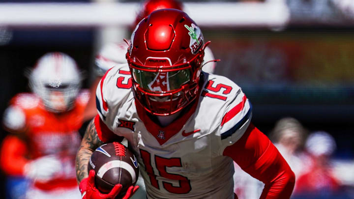 Oct 4, 2025; Tucson, Arizona, USA; Arizona Wildcats wide receiver Luke Wysong (15) runs for a touchdown against the Oklahoma State Cowboys during the second quarter at Arizona Stadium. Mandatory Credit: Aryanna Frank-Imagn Images
