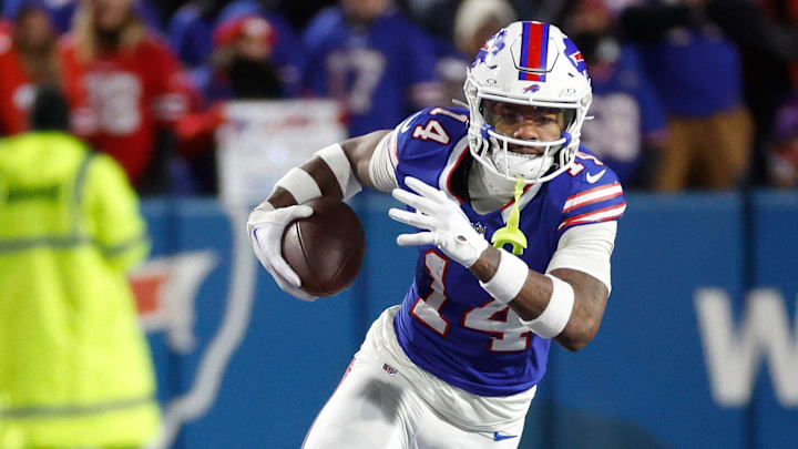20. Stefon Diggs
Position: WR. Years: 2020-23
Achievements: Has had the greatest four-year run at the position in Bills history, and it really isn   t close.     Has been a Pro Bowler all four years, was a first-team All-Pro in 2020 and second-teamer in 2022.     On a team that had only one 100-catch season (Eric Moulds), he has done it all four years he   s been here, including a team-record 127 in 2020.     He   s already fourth in team history in catches (445), yards (5,372), and TDs (37) and