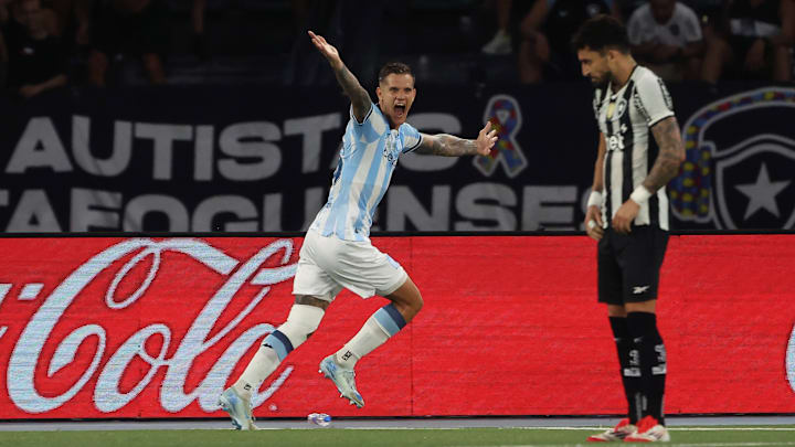 Alex Telles falhou e Zuculini ampliou a vantagem do Racing