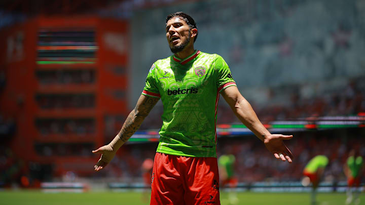 Carlos Salcedo interesaría a Cruz Azul