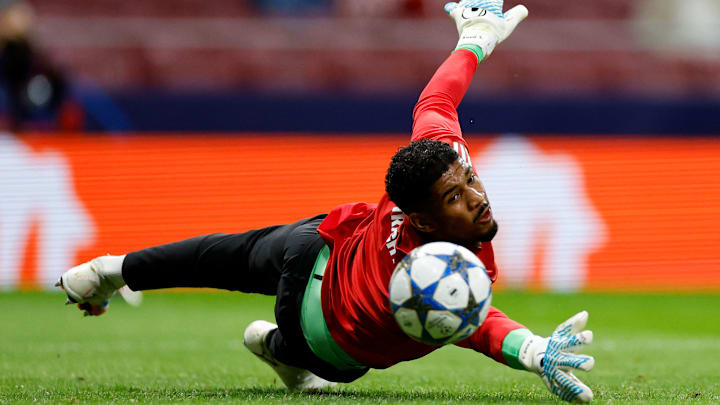 Kaua Santos fliegt auf die Bank 