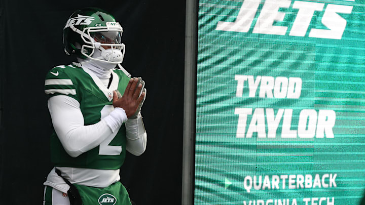 Jets quarterback Tyrod Taylor takes the field before a game.