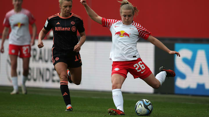 Luca Maria Graf in München am Ball für RB Leipzig.