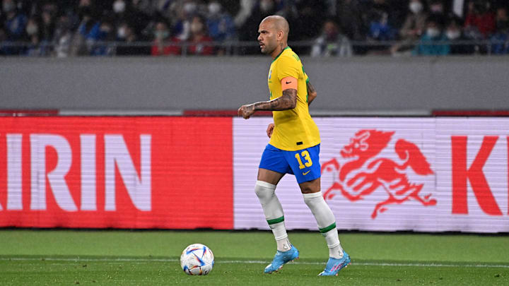 Lateral optou pelo Pumas para se manter na ativa para a Copa do Mundo