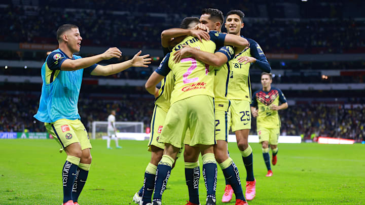Jugadores del América celebran un gol. Jugadores del América celebran un gol.