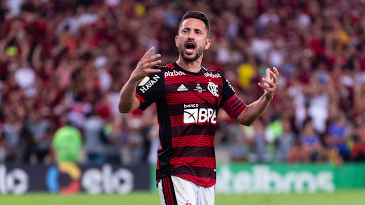 Capitão do Flamengo, Éverton Ribeiro comenta sobra ‘insatisfação’ de Vidal: “Não vai abalar”