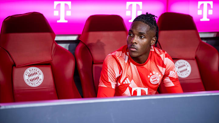 Mathys Tel auf der Bayern-Bank