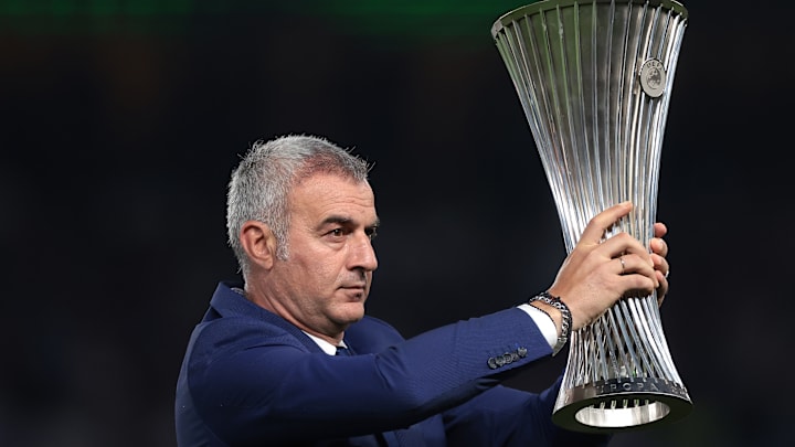 Qui succèdera à l'Olympiakos.