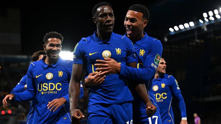 Danny Welbeck y Morgan Rogers celebran un tanto Danny Welbeck y Morgan Rogers celebran un tanto