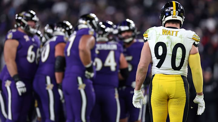 Pittsburgh Steelers v Baltimore Ravens