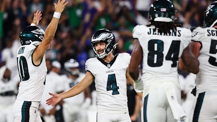 Braden Mann (L), Jake Elliott (#4), Philadelphia Eagles