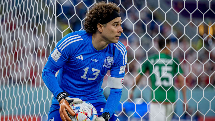 El arquero Guillermo Ochoa debe salir en gran forma para dejar su arco en ceros frente a Argentina.