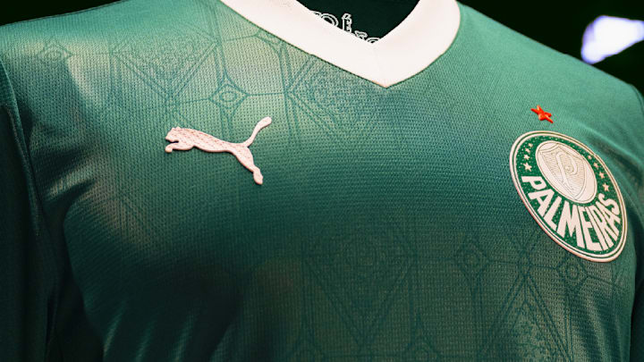 Palmeiras apresenta camisas 1 e 2 para 2025
