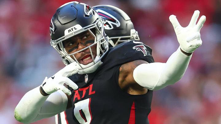 Dec 21, 2025; Glendale, Arizona, USA;  Atlanta Falcons tight end Kyle Pitts Sr. (8) reacts after making a first down against the Arizona Cardinals during the second half at State Farm Stadium. Mandatory Credit: Mark J. Rebilas-Imagn Images