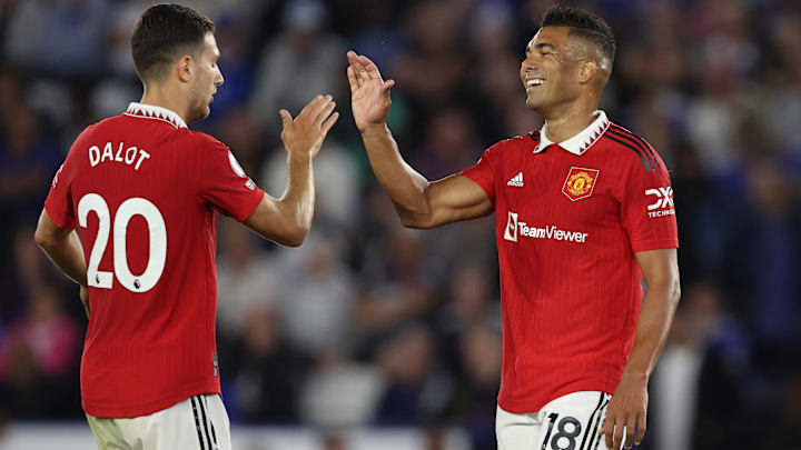 Casemiro chega para liderar meio-campo da equipe inglesa