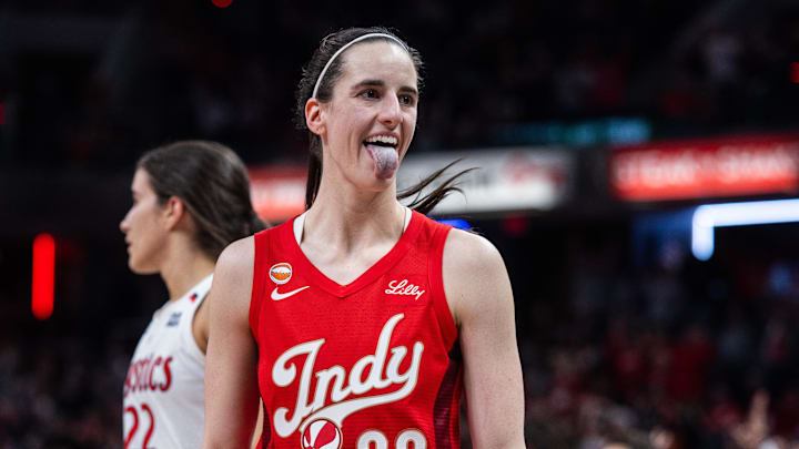  Indiana Fever guard Caitlin Clark (22) 
