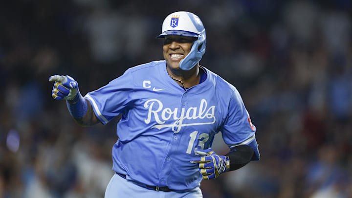 La gerencia de Kansas City Royals debe tomar una decisión con su catcher Salvador Pérez 
