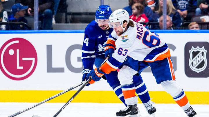 New York Islanders v Toronto Maple Leafs
