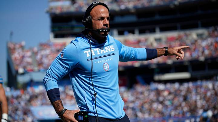 Tennessee Titans coach Robert Saleh directs traffic during the first quarter against the Cleveland Browns at Nissan Stadium in Nashville, Tenn., Sunday, Oct. 25, 2026. Tennessee Titans coach Robert Saleh directs traffic during the first quarter against the Cleveland Browns at Nissan Stadium in Nashville, Tenn., Sunday, Oct. 25, 2026.