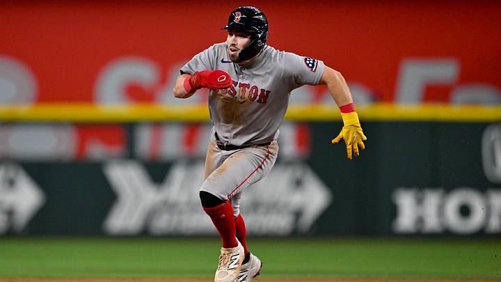 Sep 16, 2026; Arlington, Texas, USA; Boston Red Sox third baseman Caleb Durbin (5) runs to third base during the game between the Rangers and the Red Sox at Globe Life Field. Mandatory Credit: Jerome Miron-Imagn Images Sep 16, 2026; Arlington, Texas, USA; Boston Red Sox third baseman Caleb Durbin (5) runs to third base during the game between the Rangers and the Red Sox at Globe Life Field. Mandatory Credit: Jerome Miron-Imagn Images