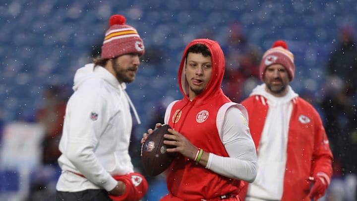 Kansas City Chiefs Patrick Mahomes throws to his receivers during warm ups.