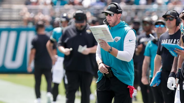 Sep 21, 2025; Jacksonville, Florida, USA; Jacksonville Jaguars head coach Liam Coen reads a play during the second quarter against the Houston Texans at EverBank Stadium. Mandatory Credit: Travis Register-Imagn Images Sep 21, 2025; Jacksonville, Florida, USA; Jacksonville Jaguars head coach Liam Coen reads a play during the second quarter against the Houston Texans at EverBank Stadium. Mandatory Credit: Travis Register-Imagn Images