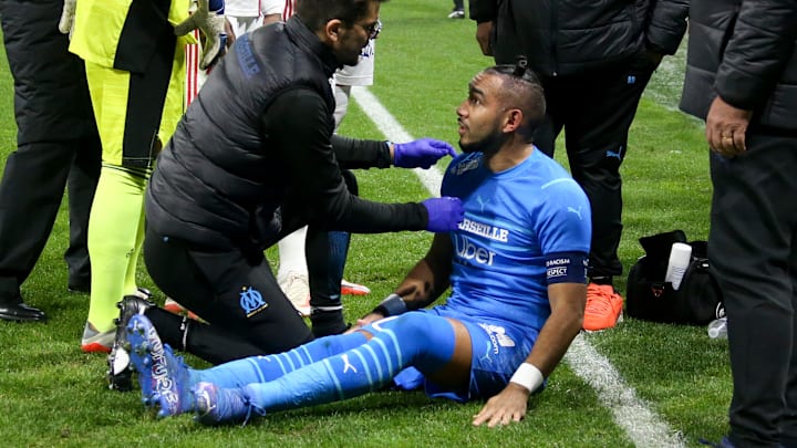 Dimitri Payet après avoir reçu la bouteille d'eau