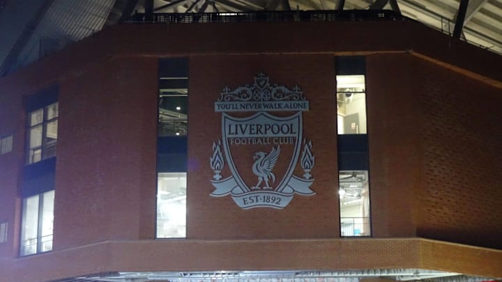 Varios futbolistas podrían despedirse de Anfield